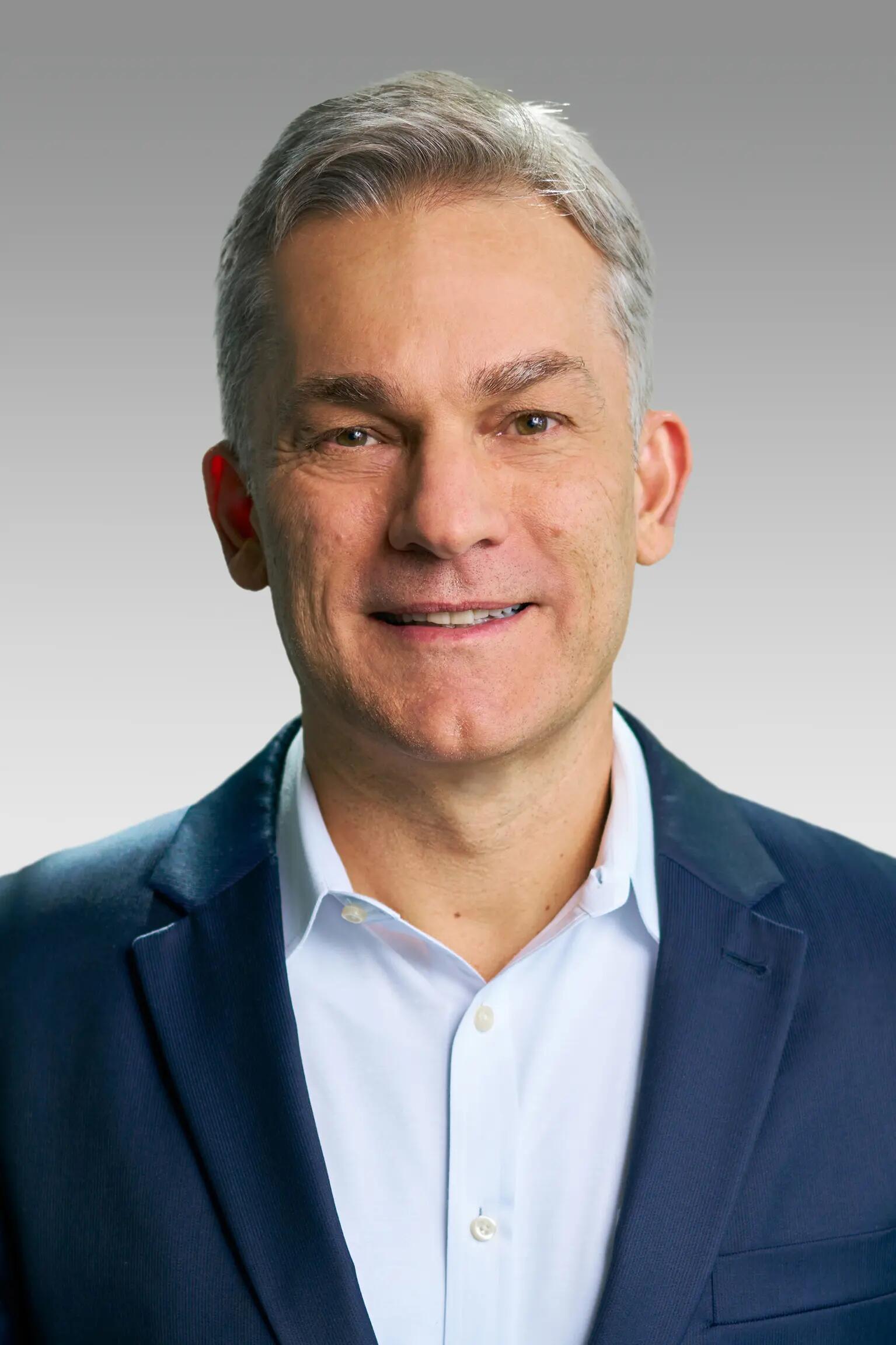 Santos_Portrait_neutral.jpg