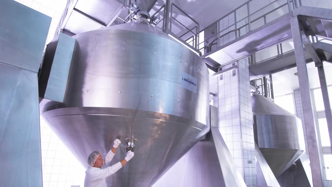 Double cone mixer for the production of aspirin