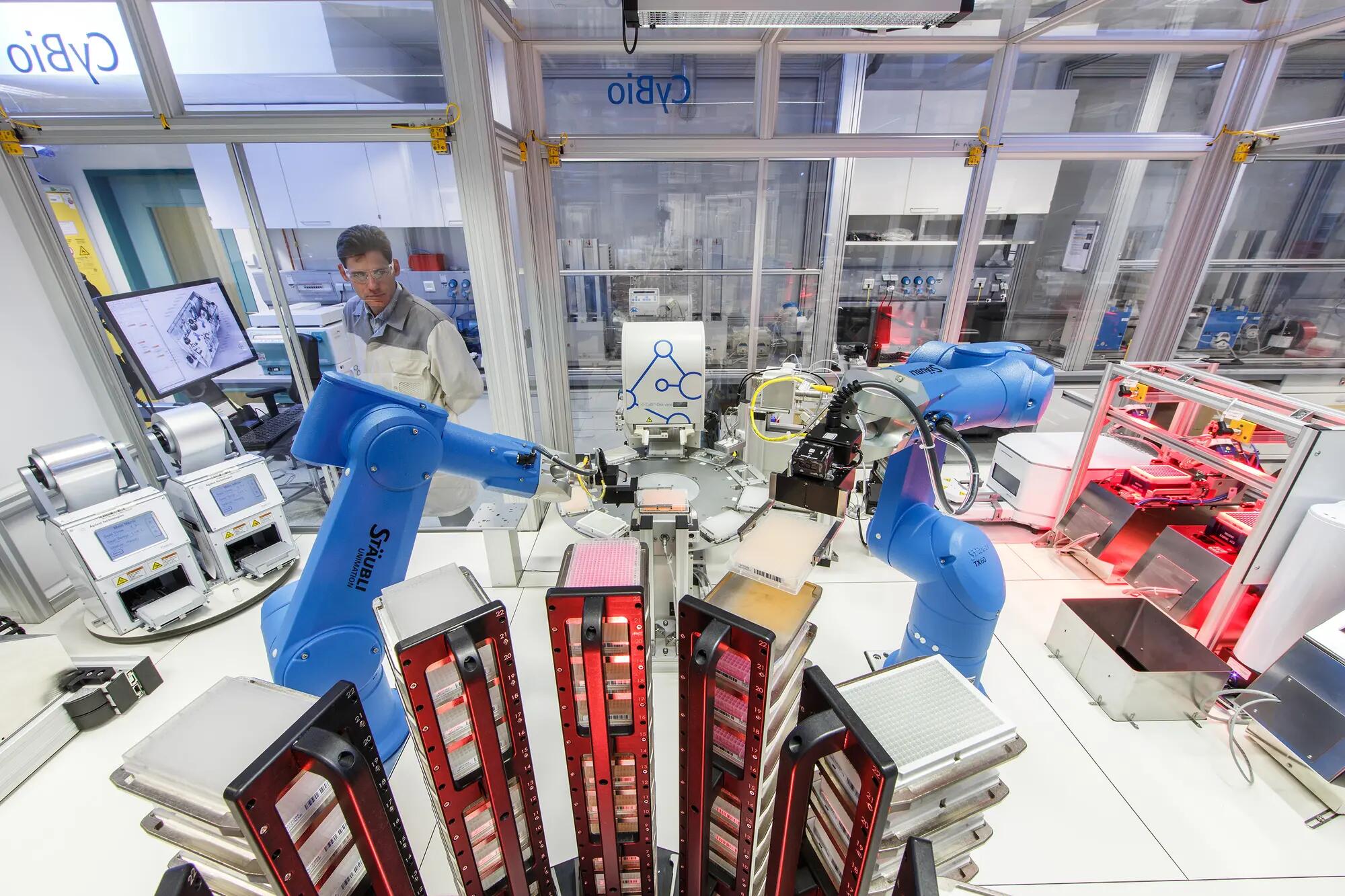 Robots analyzing and sorting samples